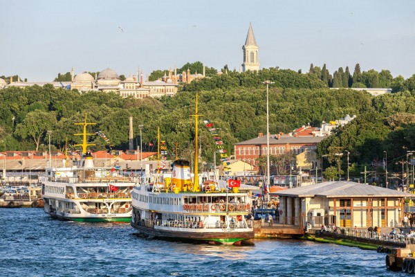 Dolmabahce Palace and Bosphorus Cruise Private Day Tour